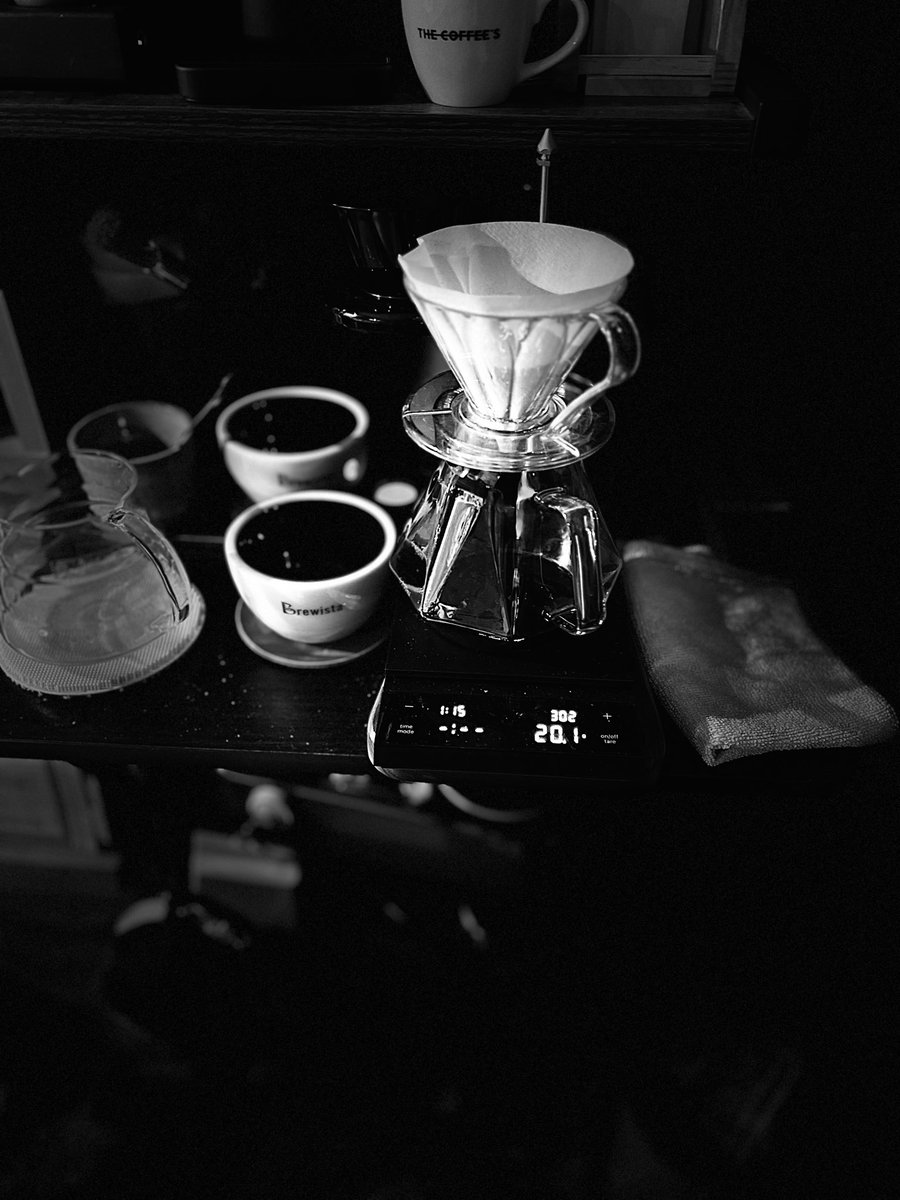 Shingotom's tweet photo. 年内最後のコーヒーは何にしようか… https://t.co/y9emICAp4V