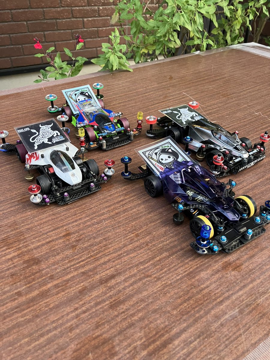 BjcOA58z07QaK9U's tweet photo. 昨日に引き続き、シェイクダウン中のFMARマシンでホビーショップ橘花さんにて仲間達と、年忘れ納め走行会!
来年も走らせるぞ〜!!
橘花さん、今年1年お疲れ様でした!
皆様、良いお年を🥹
#ホビーショップ橘花
#FMAR
#ミニ四駆
#タミヤ https://t.co/Lzn4h57ZT3