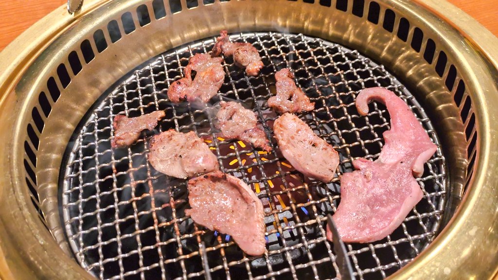 ushiohaorenomus's tweet photo. コミケ行ってました。
やっぱり冬は快適だなぁ
打ち上げしてお腹いっぱいになったし地元へ帰ります。
#C107 https://t.co/kuYMiYHBG6