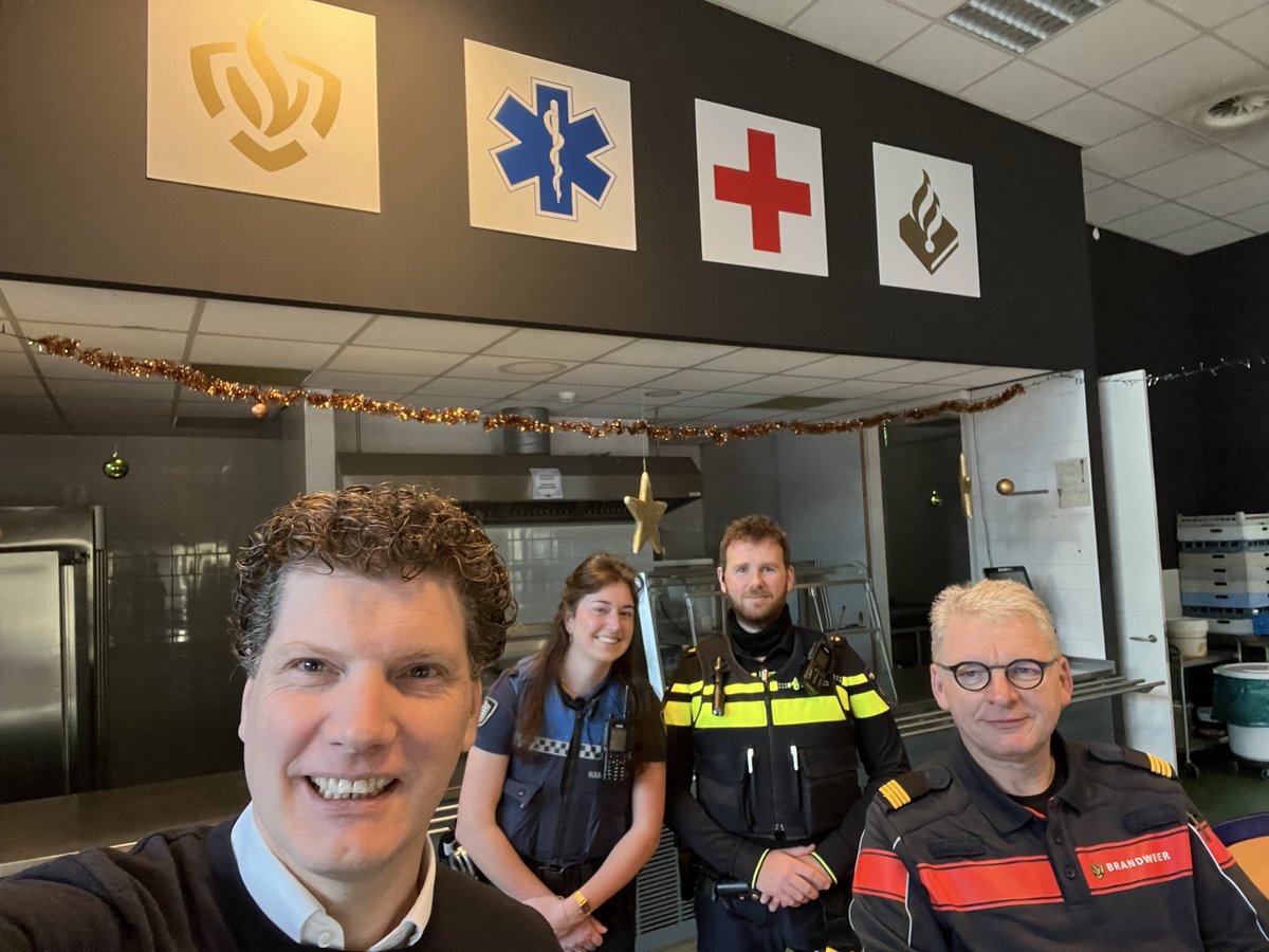 Nog even en we luiden #2026 in. Laten we de jaarwisseling veilig vieren, met respect voor elkaar. Een ongeluk zit in een klein hoekje en kan grote gevolgen hebben. Dus: samen zorgen we zo dat iedereen het nieuwe jaar veilig en feestelijk kan beginnen.