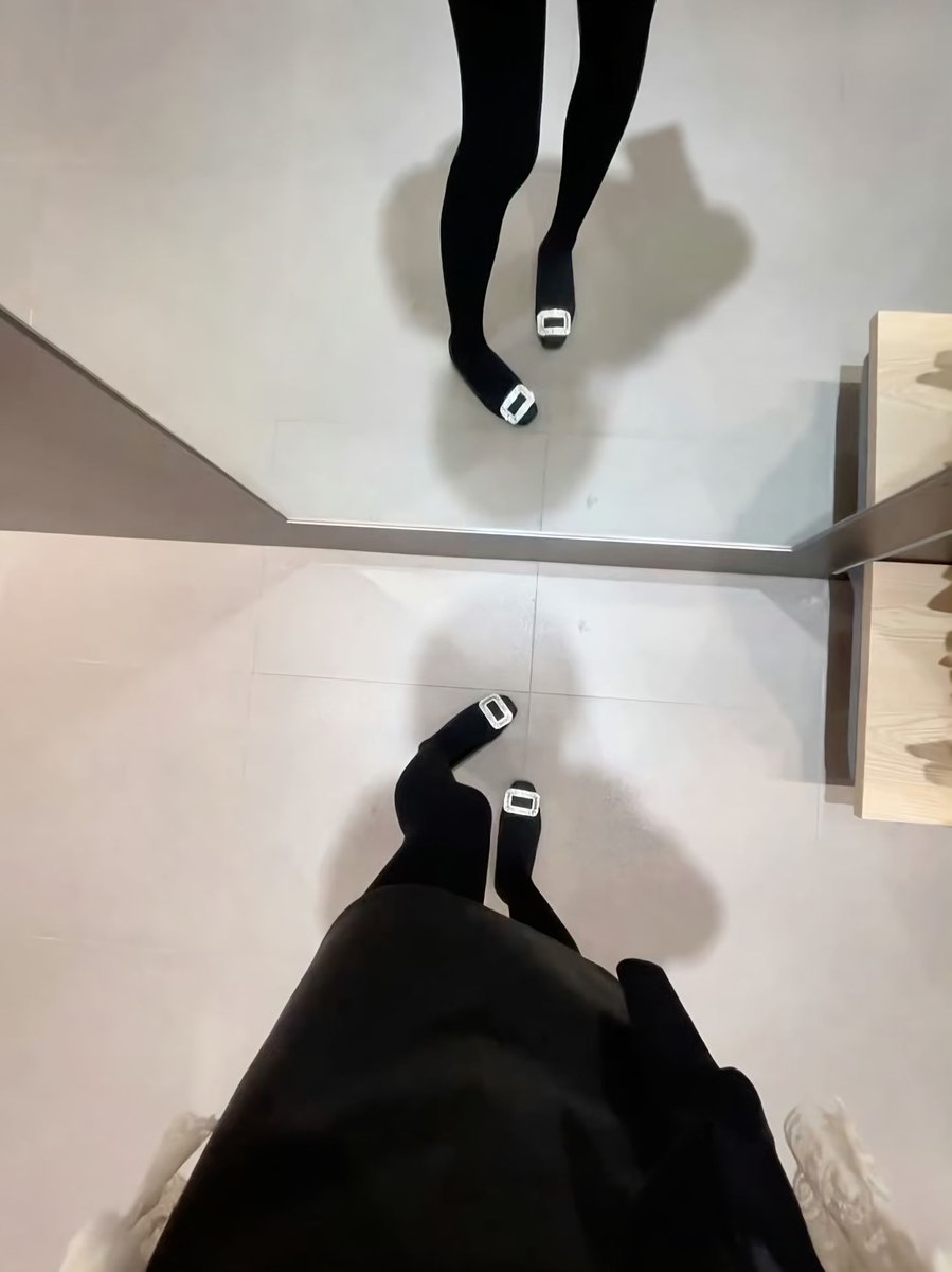 #镇江 93年，已婚，性格乖巧，希望你懂的彼此的时间，不越界，同样也想有点偶尔的小惊喜。