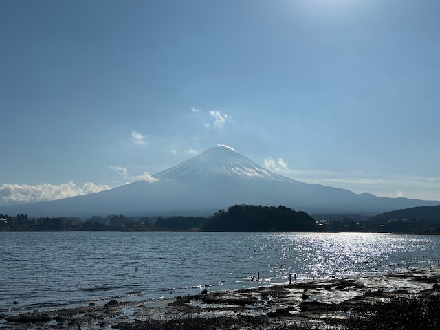 JapanGuide_JGR's tweet photo. 明けましておめでとうございます🎍
全国通訳案内士（ガイド）として、昨年は累計10,000名超の外国人観光客をご案内する節目を迎えました。これまでご縁をいただいた皆さまに感謝いたします。
キャリア10年目となる本年は、新プロジェクトを通じて通訳ガイド・英語教育分野でさらに貢献してまいります。
2026年もどうぞよろしくお願い申し上げます！

#全国通訳案内士 #通訳案内士 #通訳ガイド
#全国通訳案内士試験 #インバウンド
#新全国通訳案内士レボリューションJGR #JGR
#新イングリッシュプロジェクト