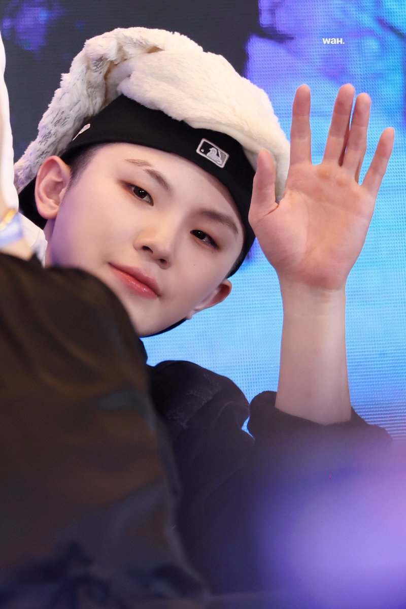 🍑💗 happy New Year! 💗🍑
#우지 #WOOZI #이지훈 #세븐틴 #SEVENTEEN