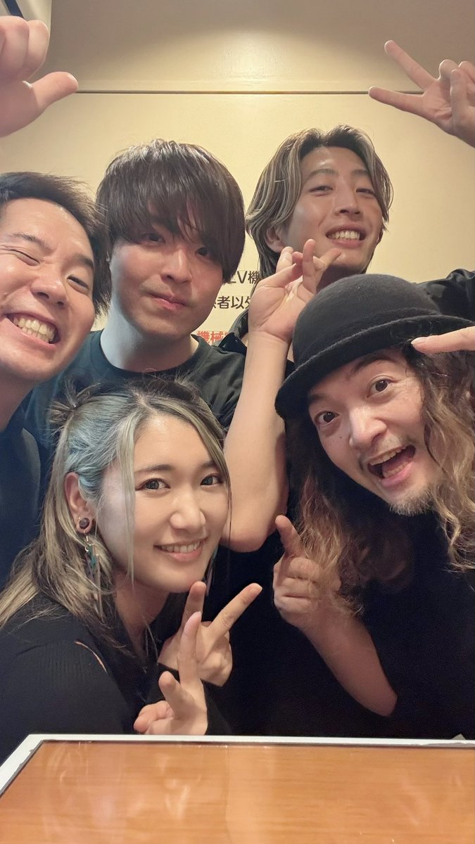 nanako_moono's tweet photo. 2025.11.26
TAIKI TAJIRI
47都道府県ツアーFINAL〜Reasons of Life〜
サントリーホール Blue rose
たくさんの笑顔に感謝!😋
(実はスネアは高校生時代に初めて買ったスネアでした✨)
#pearldrum
#pearlpercussion
#sabian
#vicfirth
#河谷シャツ https://t.co/KYgw11Gckc