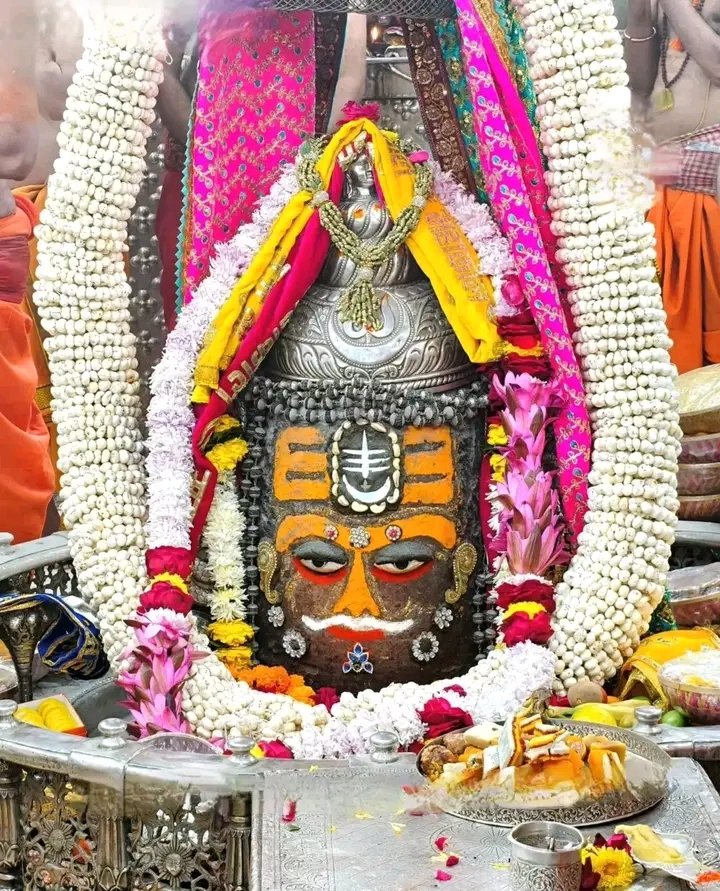 🙏🌹 जय श्री महाकाल 🌹🙏
श्री महाकालेश्वर ज्योतिर्लिंग जी का भस्म श्रंगार आरती दर्शन
31 दिसंबर 2025 (बुधवार)
ll🌿सत सृष्टि तांडव रचयिता💐
🌹नटराज राज नमो नम🌸ll
ll🌞हे आद्य गुरु शंकर पिता 🌺
🐍नटराज राज नमो नमः...🐂ll