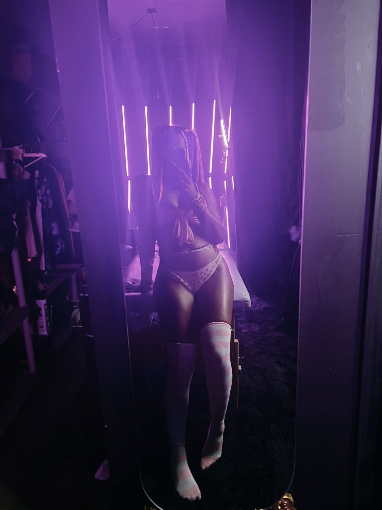 ktheaton16's tweet image. I’ll be available for a meet-up tonight. If you’re serious and genuinely interested, feel free to DM me. Let’s make it good one
Ask for ft Dropbox costume video sexting price list