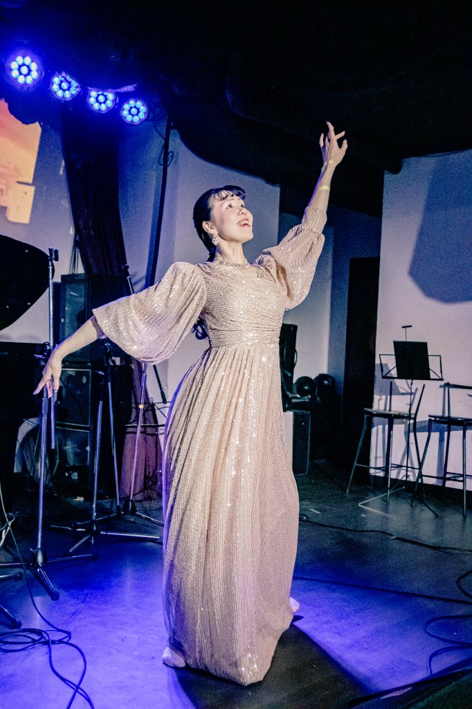 4YuKikO8's tweet photo. 2025年
今年もとっても濃厚で
光の速さで過ぎていきました🌠
年内最後の外部は🚢メンバーでのライブ🎤
最初は本番間に合うのかと
不安要素の方が多かったけれど
誰一人妥協する事なくギリギリまで
より良くしようと高め合い、この日を迎えられました。
ご来場下さった皆様
本当に有難う御座いました🌹 https://t.co/YoW3EgzaMc