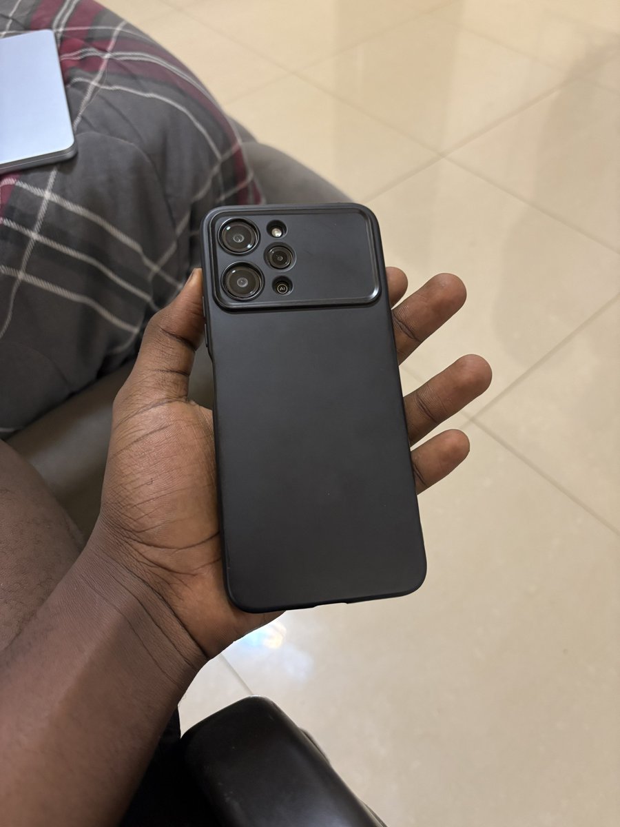 GreyheadBoss's tweet photo. Started the year with my Redmi 12 ending it with this. 
Aguero moment came early. 
Thank you 2025 

Web3 didn’t do it 😅
Neither did fraud https://t.co/De2Hf2Jc77