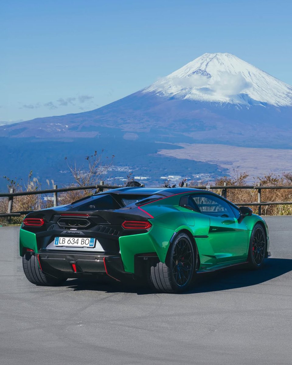 Lamborghini tweet media