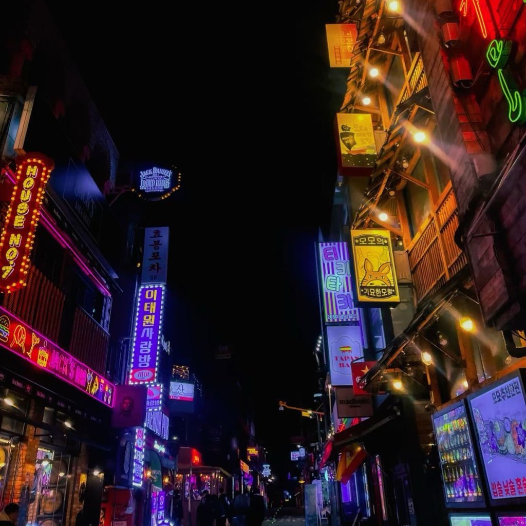 trafvlqar's tweet image. ︎ㅤㅤ
︎ㅤㅤㅤ
︎ ︎ ㅤㅤ

︎ㅤㅤ
︎last night somewhere between the moon and the glass.