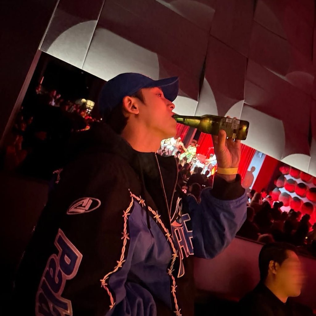 trafvlqar's tweet image. ︎ㅤㅤ
︎ㅤㅤㅤ
︎ ︎ ㅤㅤ

︎ㅤㅤ
︎last night somewhere between the moon and the glass.