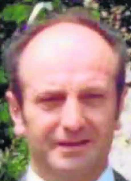 CarlosDeUrrecha's tweet image. "Le asesinaron porque tomaba vinos con los Guardias Civiles"
D. José Luis Vicente Cantón, padre de 5 hijos, asesinado con 5 balazos en Llodio por los cobardes de ETA

"Su esposa y una de sus hijas oyeron los disparos y bajaron corriendo a socorrerle"
mapadelolvido.blogspot.com/2012/06/luis-v…