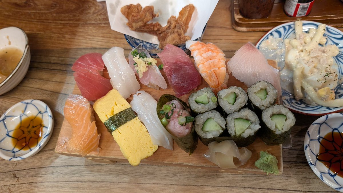 夜ご飯まで少し時間があったので、人形町で新規開拓。
“大穴”と書いて“ダイアナwww”なる居酒屋へイン！
昭和の薫りプンプンだったけど、新しいみたい。
でも、ここは推し！
リーズナブルで美味しかったし、ホッピー中が硬くて最高！
程良く酔ってお宿へ。