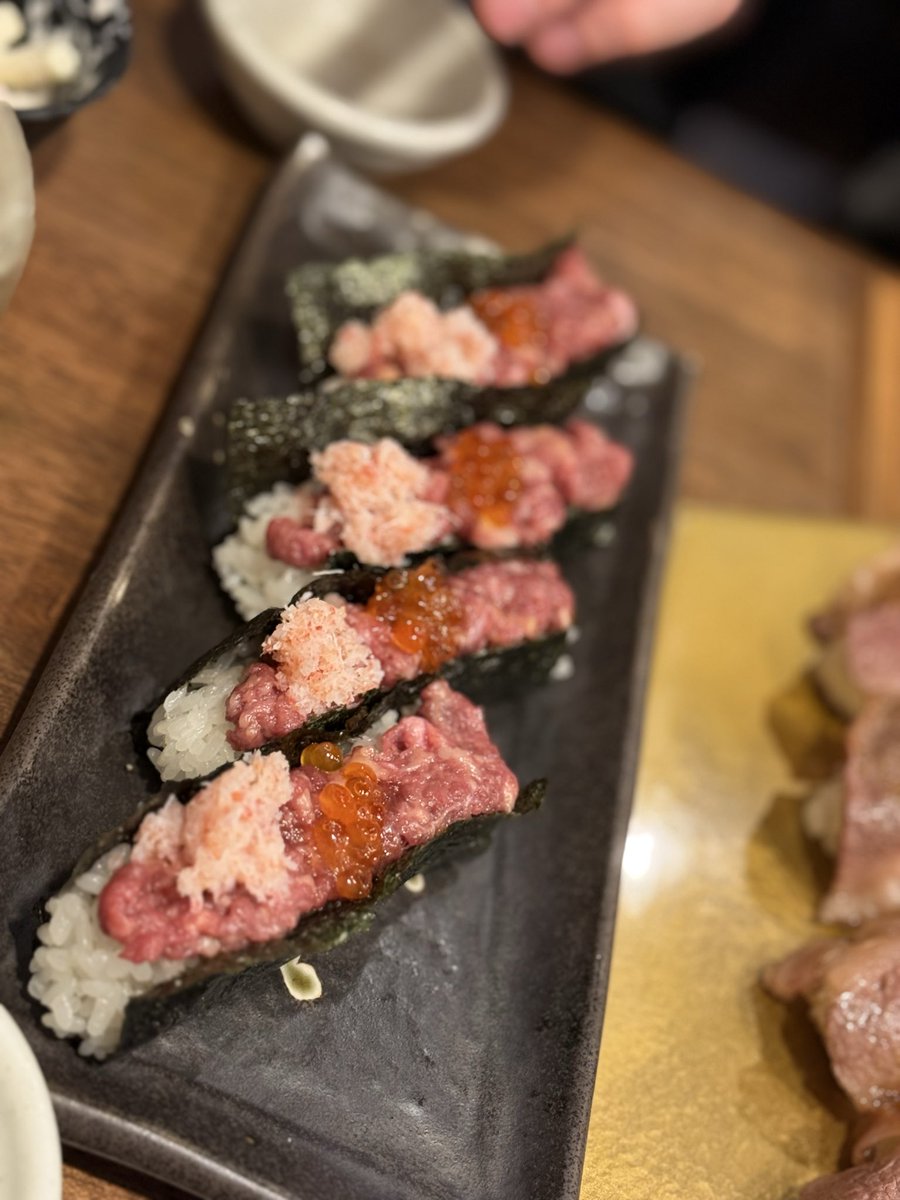 ResRidillWor's tweet photo. おさめろ…おさめるんだ…（昨日の打ち上げの肉 https://t.co/2wTfNE29C0