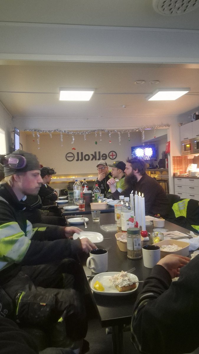 Degen ska in oavsett högtider.