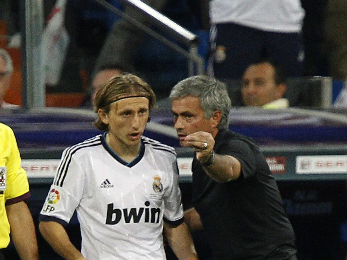 postunited's tweet photo. 🚨MODRIC DESTAPA LA DURA PERSONALIDAD DE MOURINHO

😳"Mourinho es especial, lo vi haciendo llorar a Cristiano por no perseguir a su lateral una vez"

🫀"Mourinho es muy directo, pero es honesto. Trató a Sergio Ramos y al último fichaje de la misma manera"

🎙️Corriere della Sera https://t.co/KEOtUslrBV