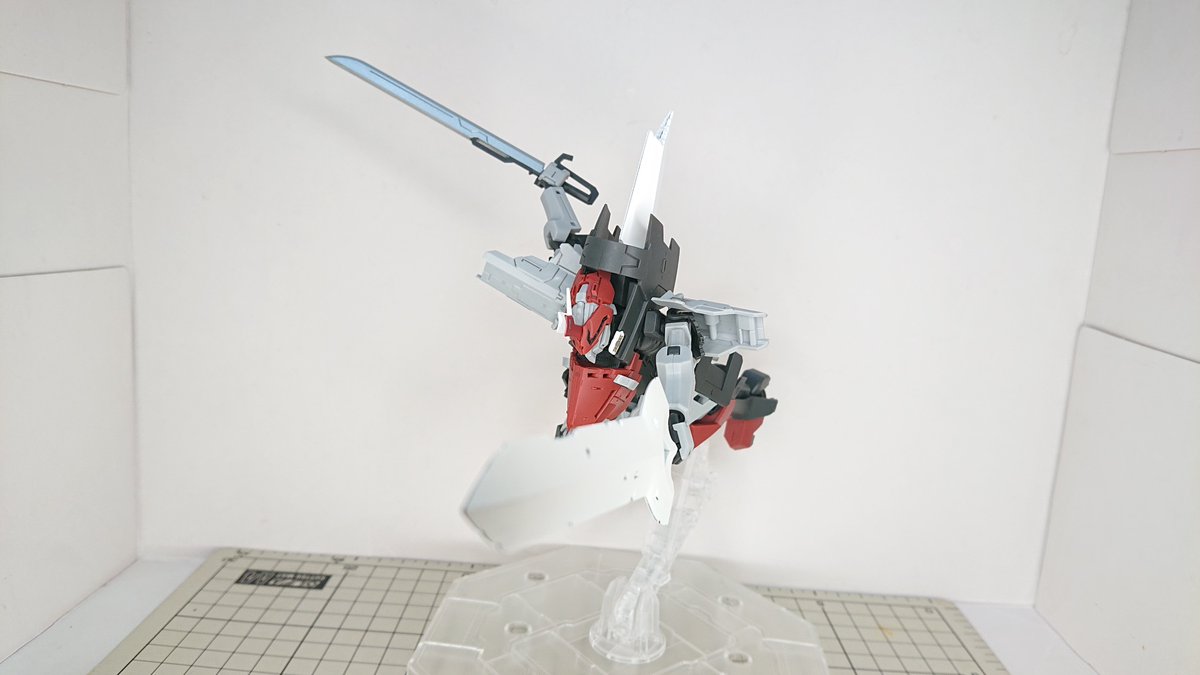 F_system_GP's tweet photo. MODEROIDデルフィング第3形態完成！
アニメよりマントが小さかったので、紙で初自作してみましたが、流石に薄すぎたかな？
#プラモデル https://t.co/GbOGa4Ygue