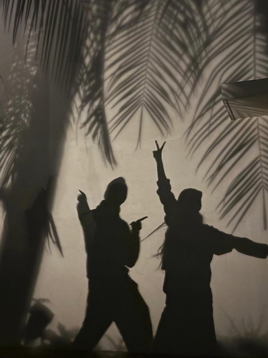iHrithik's tweet photo. Caught some happy shadows dancing next to us. 2025 seems to be ending on a very merry note . 

Sending big love to all my fans out there. 
I especially dedicate the new year to you guys. Happy almost 2026 everyone . ❤️

P.s. not being capable of making a hand heart properly is only the 2nd thing I can't do with my double thumb. Big revelation