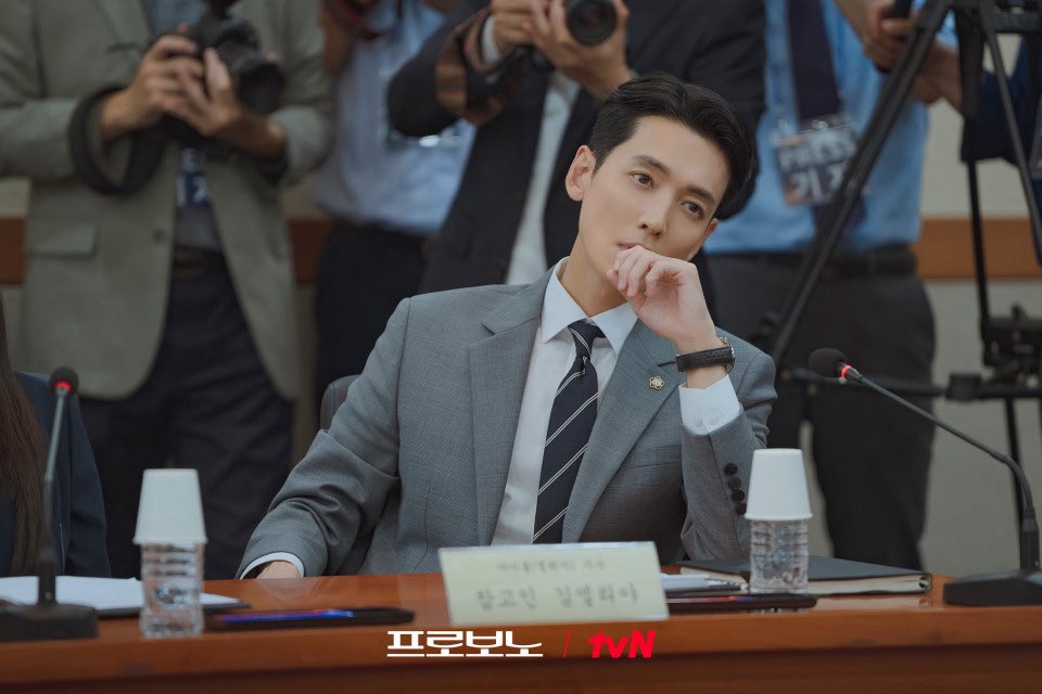 starjkho's tweet photo. I watch PROBONO for the plot

The plot:

#PROBONO #JungKyungHo #프로보노 #정경호 https://t.co/JI6k6TPvdL