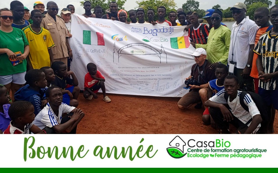 CasaBio2's tweet photo. 🌟 2026 : Cultivons ensemble la résilience et l'espoir ! 🌍🌱

Toute l'équipe de CasaBio vous souhaite une merveilleuse année 2026 ! 🥂✨

#CasaBio #Sénégal #Casamance #Agroécologie #NouvelAn2026 #Résilience #OneHealth #DéveloppementDurable #Agenda2030 https://t.co/9b2UAQEH78