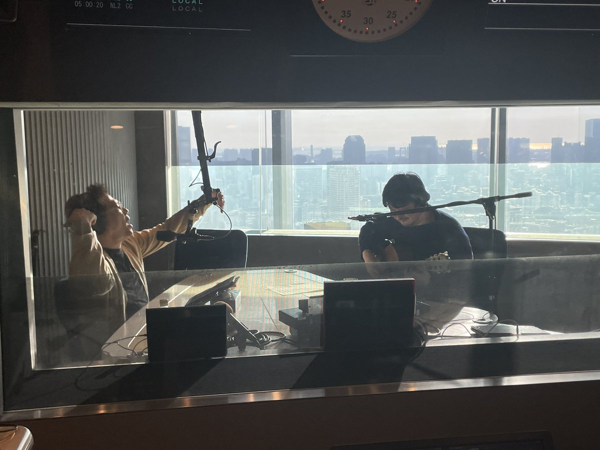 改めて今年の仕事納めは12/31大晦日はJ-WAVE TOKYO MORNING RADIOでの出演でした！
楽しかったなー。別所さん最高！
素晴らしい1年の締めくくりになって嬉しいです。

終わったあとフロアで別所さんや田中社長、スタッフの皆さんとしばしミニ忘年会！なんて素晴らしいんだ。

皆様も良いお年を！！