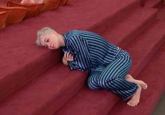 eu cheguei na dreadmaker 10h40 e tô saindo 07h.....  eu só quero tomar um banho, comer e dormir