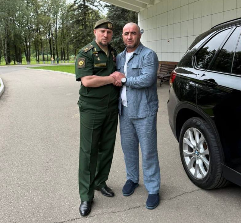 Гаджимурадов с дружками убивший двух русских фельдшериц в пьяном ДТП получил 9 лет, но сидеть он не будет. Его дядя оказался командиром подразделения в зоне СВО и забирает племянника под своё крыло. Более того, Гаджимурадов в момент совершения преступления уже числился на службе.