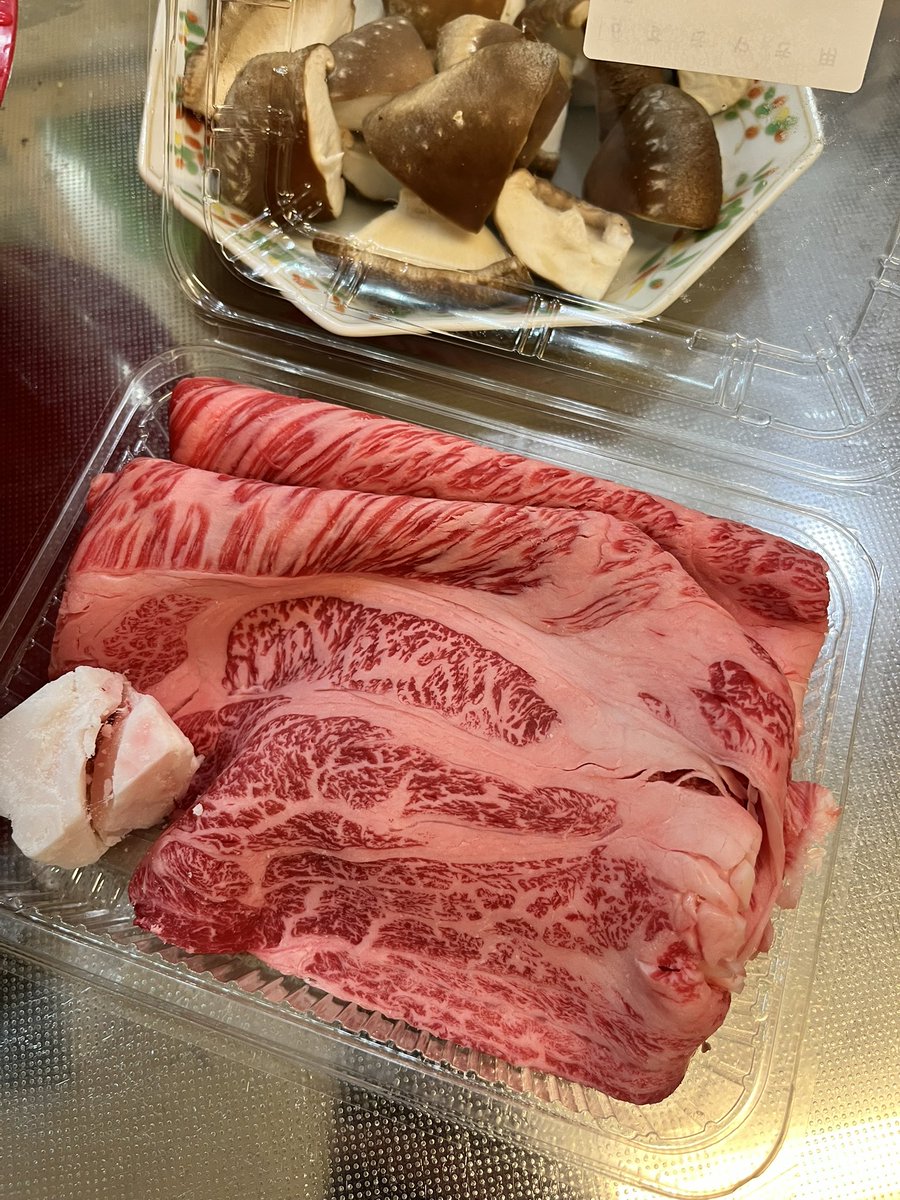 今年もみなさん仲良くしてくれてありがとうございます！
来年も仲良くしてください🙏

僕はすき焼きで締めたいと思います🥰