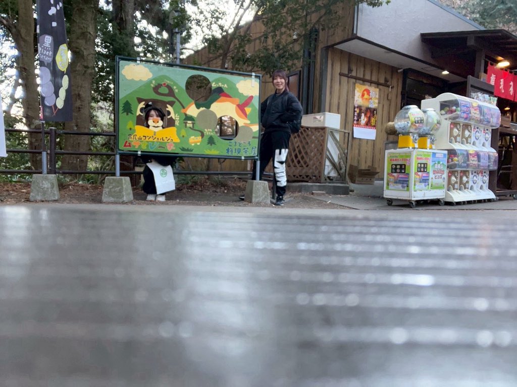 今年もいい一年を過ごすことができました。

来年も更なる飛躍に向けて
頑張ろう✊

明日は福袋ゲッツの日。
がんばるどー

写真は、混む前に行った高尾マウンテン。
顔パネル楽しいね。

来年もどうぞよろしくお願いしますね。

また後で2026年は〜とかつぶやくと思うけど一旦めんどいのでこれで。