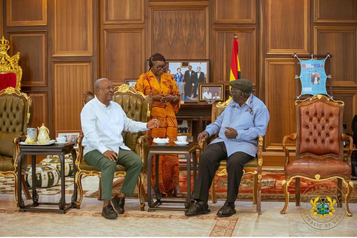 OnumahThomas's tweet photo. Bravo 👏. 
President Mahama pays a courtesy visit to former President John Agyekum Kufuor. https://t.co/MSRGeg2sTa