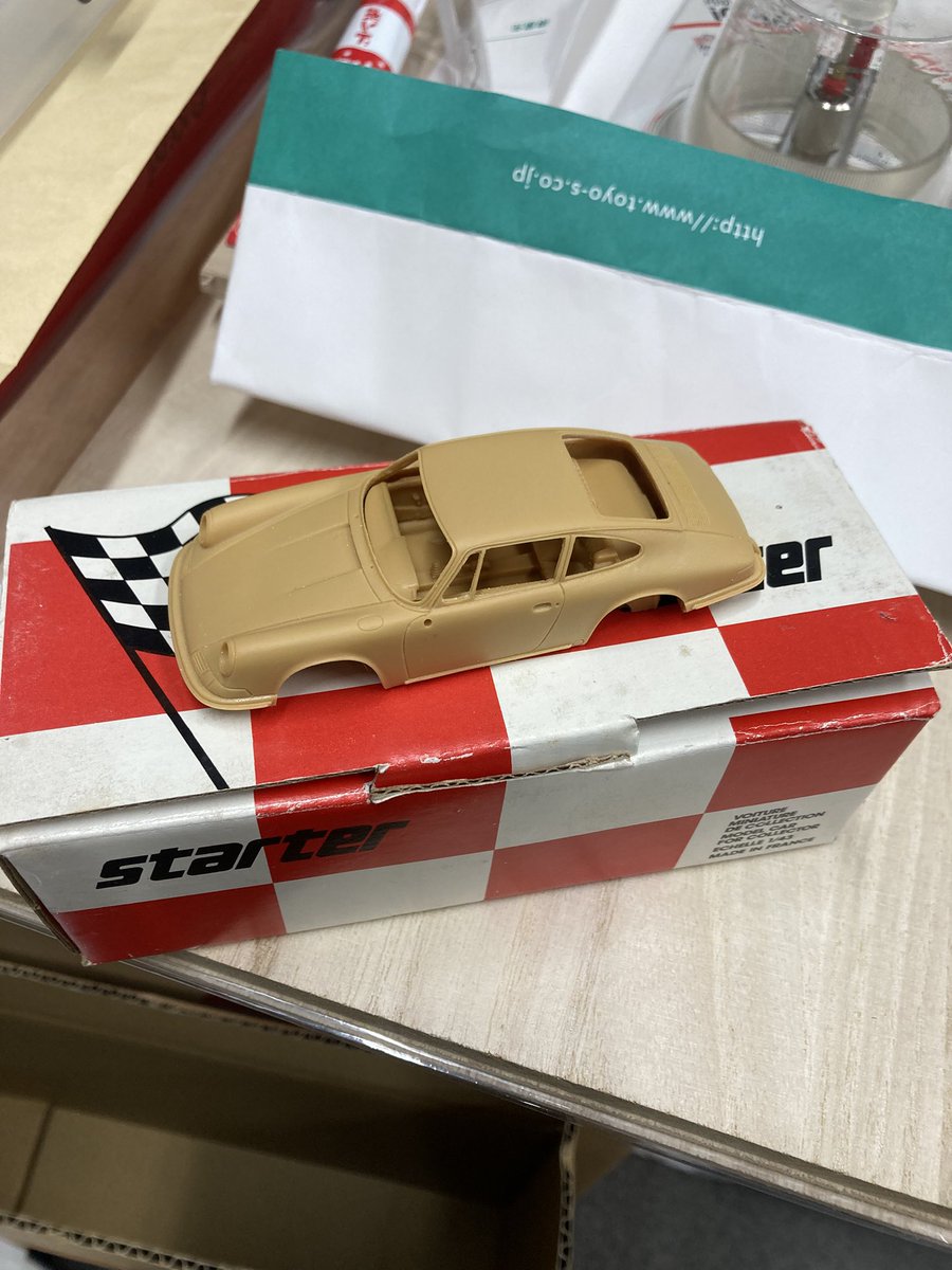 hp_kobayashi's tweet photo. ロムさんで購入したキット
ポルシェ911(1968)で
大晦日に初の43製作会
そしてそのまま
忘年会🍕
お疲れ様でした!
#Club43 https://t.co/ZG9Iw5Kk45