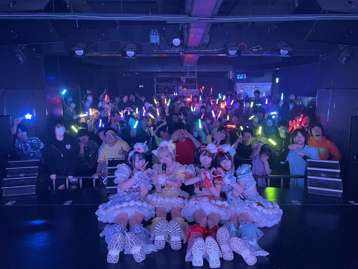___Takeru____'s tweet photo. フロアキッチン。
LAST LIVE〜酸いも甘いも全部味わい尽くせ〜

デビューから1年8ヶ月+24日

長いようで短い
奇跡みたいな日々でした

こんなにもたくさんの人に愛されるグループを、ずっと側で応援できたことを
誇りに思います。
涙が出るほどに愛することができて
本当に幸せでした。

ALT https://t.co/pA2kSWDWHE