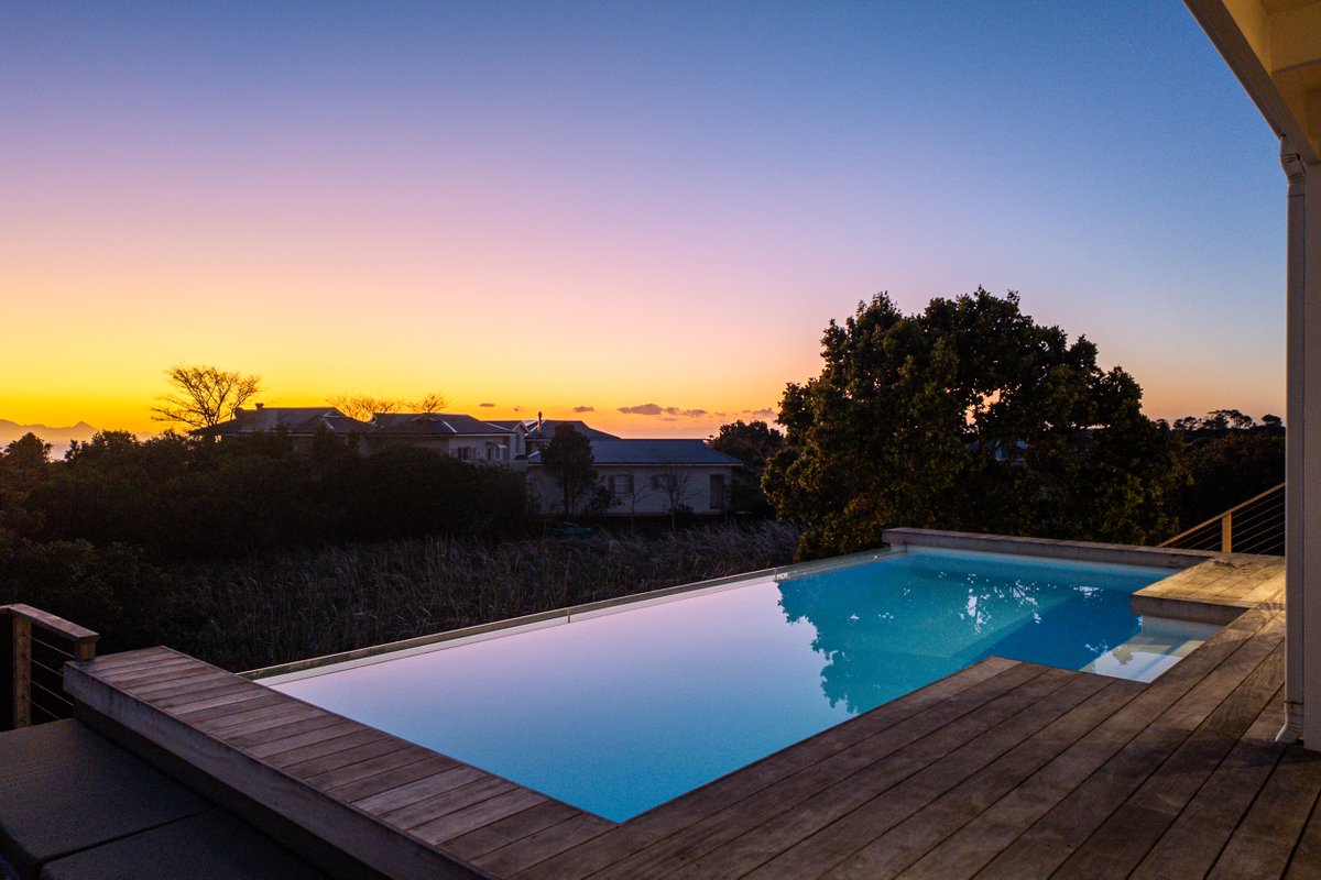 Capture_Video's tweet image. Signing off for 2025.
See you behind the lens in 2026.

#capturehdmedia #signingoff #2025 #propertymedia #propertymarketing #walkthroughvideo #realestatemarketing