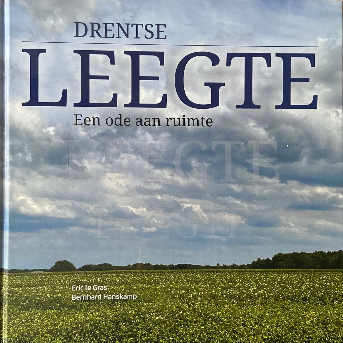 boerinhendrika's tweet image. Nieuw boek in de collectie: #Drentse_leegte : een ode aan ruimte / Eric le Gras, Bernhard Hanskamp

Zuidoost Drenthe komt, op Bargerveen na, niet voor in het boek. Ons #weidevogelgebied wordt wel genoemd✅ Ruimte en leegte is ook noodzakelijk voor #weidevogels