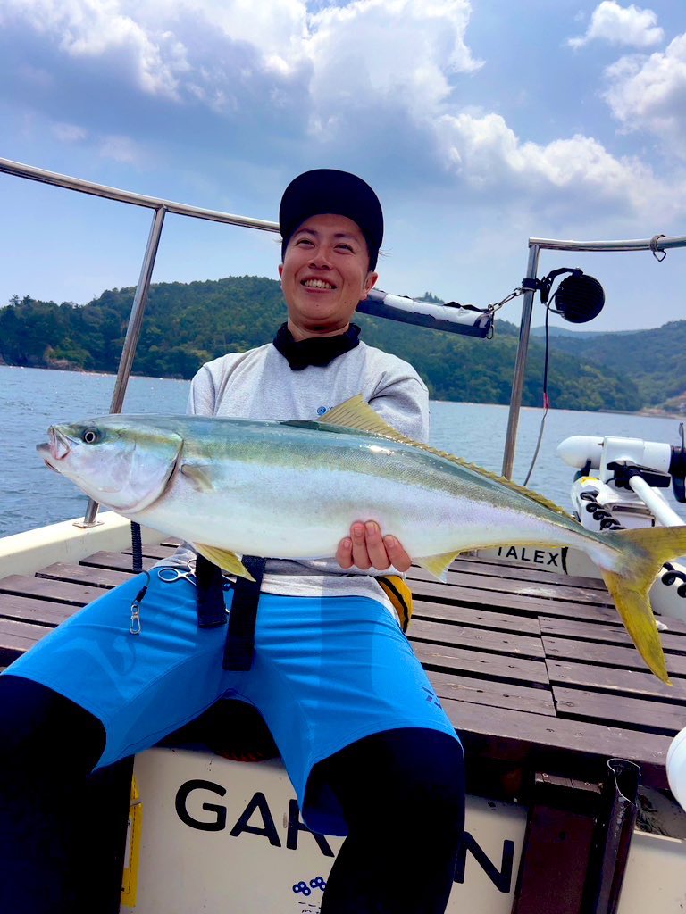 39_muck's tweet photo. 2025は乗船機会が激増でした🎣
多い時は週3で乗るほど😂
❶雄勝湾内でブリゲット
❷追波ボトムワインド
❸吉岡進プロを招いて追波湾タチウオ釣行会
❹東京F×Fでストラクチャー撃ちシーバス

2026年はマグロの年にしたい🍣
#今年のベスト釣果を4枚で振り返る https://t.co/JzrReVaAlX