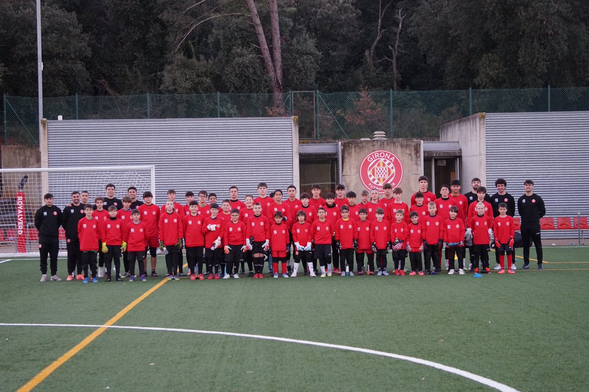 GFCAcademia's tweet photo. 👏 De nou el 𝑫𝒊𝒂 𝒅𝒆𝒍 𝒑𝒐𝒓𝒕𝒆𝒓/𝒂 va ser tot un èxit!

🤩 Una jornada repleta d’aprenentatge i amb moltes sorpreses. 

🧤 Ens va visitar Jordi Bilali, porter del Juvenil A del Girona FC.

🫶 Gràcies i enhorabona a tots els participants! https://t.co/GvLMZ2SJI5