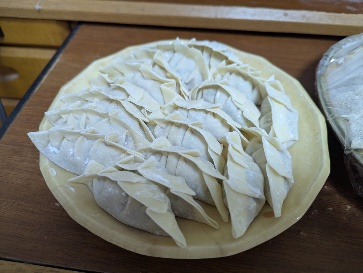 ume_mgmg's tweet photo. 今年もありがとうございました
画像は衝動的に作った餃子です https://t.co/jUKX5cAnBx