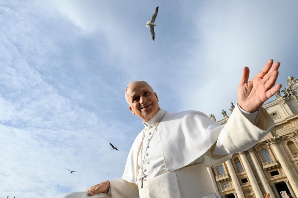 Papież do Polaków: W ostatnim dniu roku powróćcie pamięcią do znaków, które Bóg czynił w Roku Świętym w życiu każdego z was, w waszych wspólnotach i w waszym narodzie. #AudiencjaGeneralna

episkopat.pl/doc/240427.Pap…

fot. Vatican Media