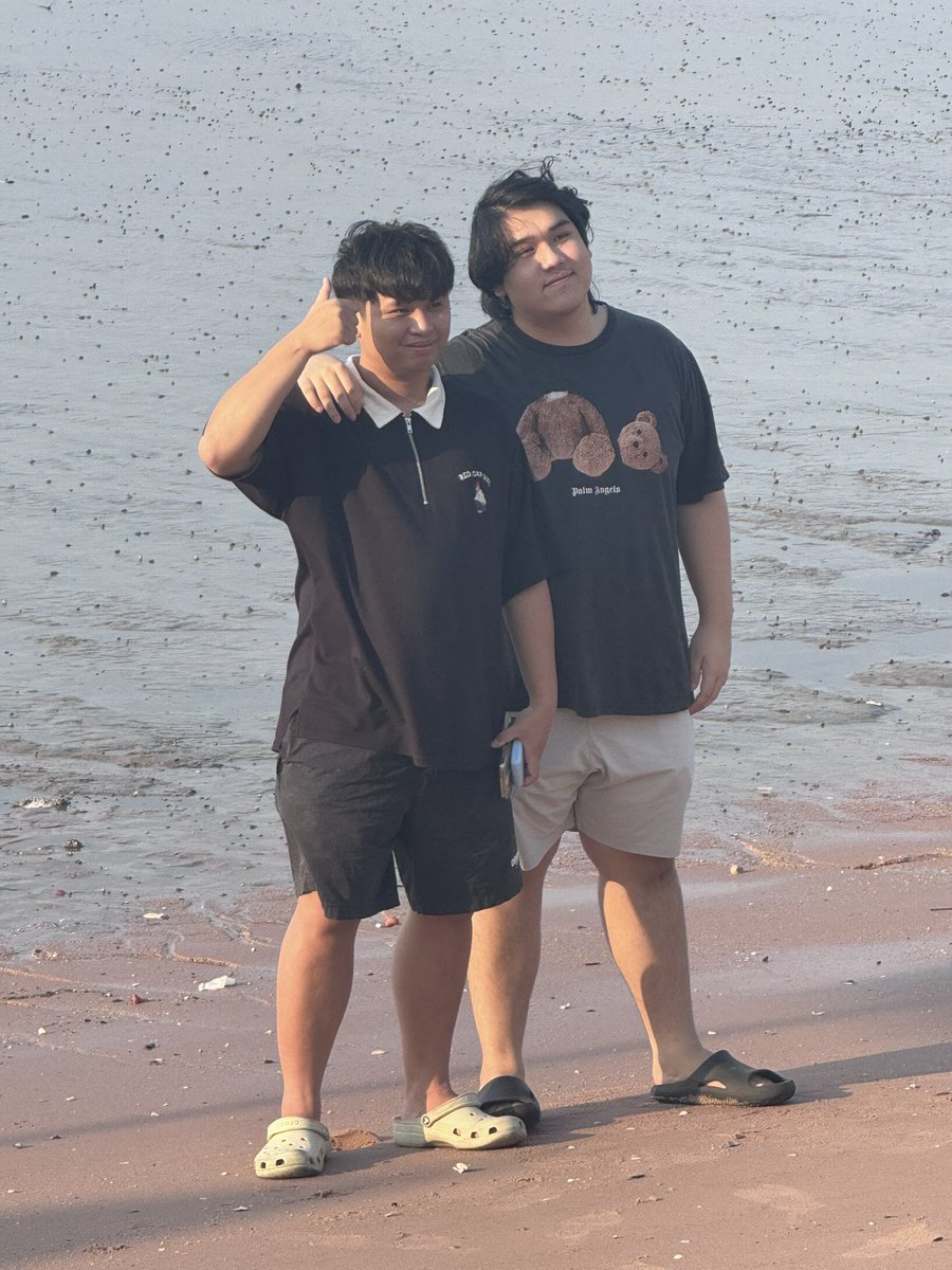 This year's journey is over. It was a year of both fulfillment and disappointment. But I got through it until the end of the year. Thank you to everyone who still loves each other. May next year be a good year

May my brothers win back in the Asia Final. I'm rooting for you guys