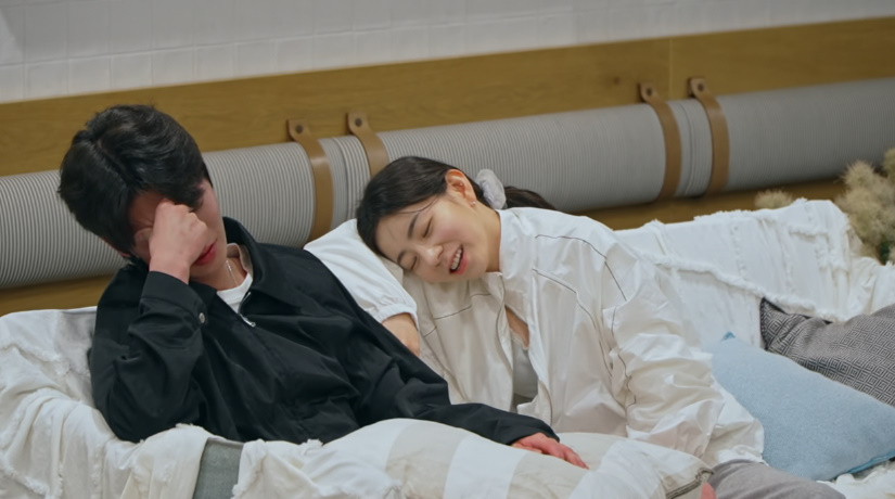 neul_00000's tweet photo. ㅋㅋㅋㅋㅋㅋㅋ 우진지연 재회하세요. 
속상해서 엉엉우는 남자와 바로 와서 사과하고 우쭈쭈해주는 여자 ㅠ ㅋㅋㅋㅋㅋㅋㅋㅋㅋㅋ https://t.co/qdmoM8jSss