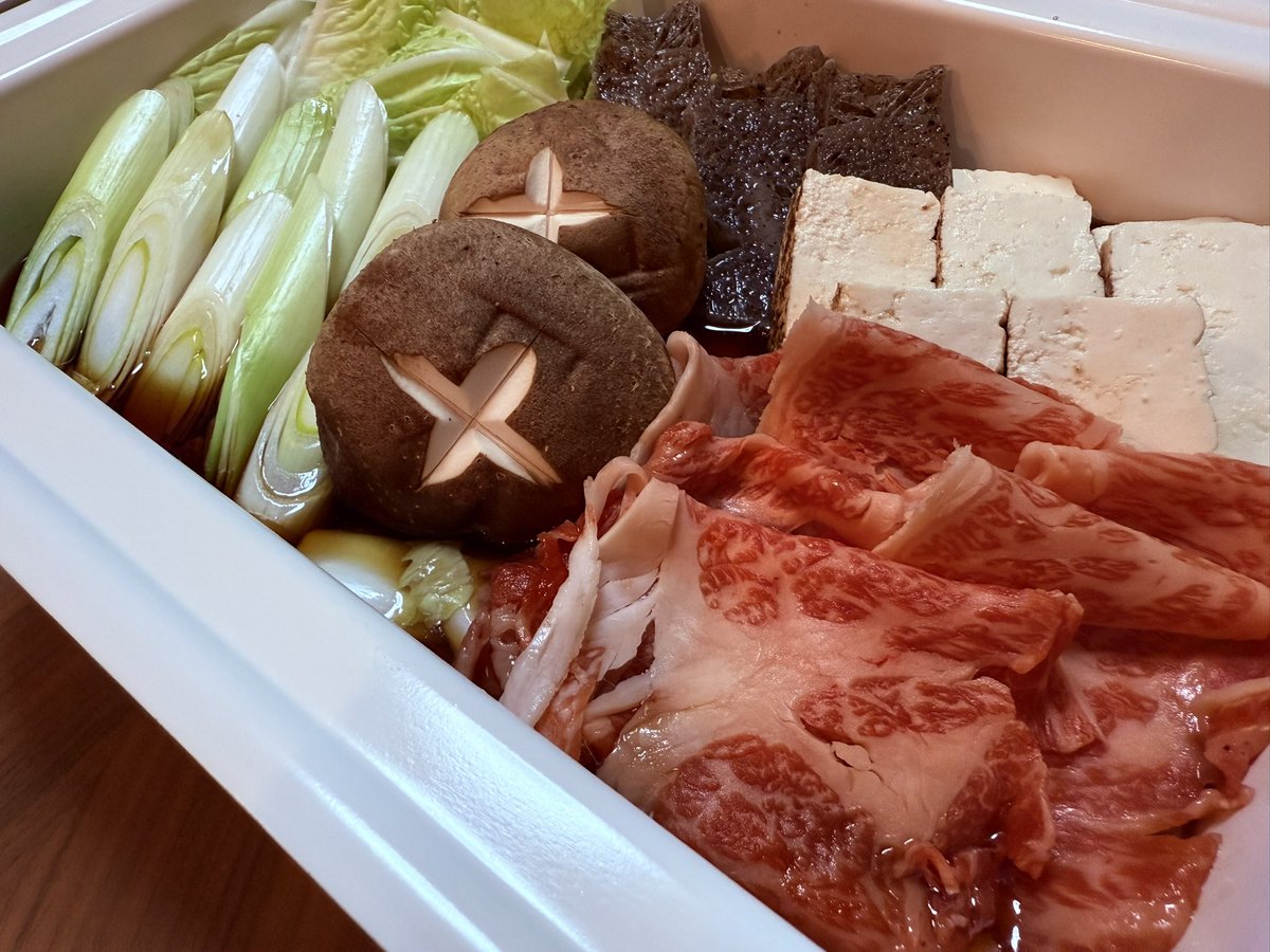 ご飯の仕込み〜♪
あとはそばの仕込み〜♪
豆苗のサラダも作るぞーいっと
たのしー🤣！