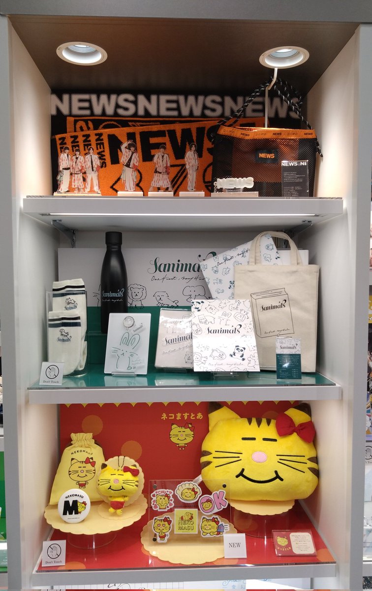 一昨日ファミクラストア大阪行ってきた！開店記念でステッカーもらっ