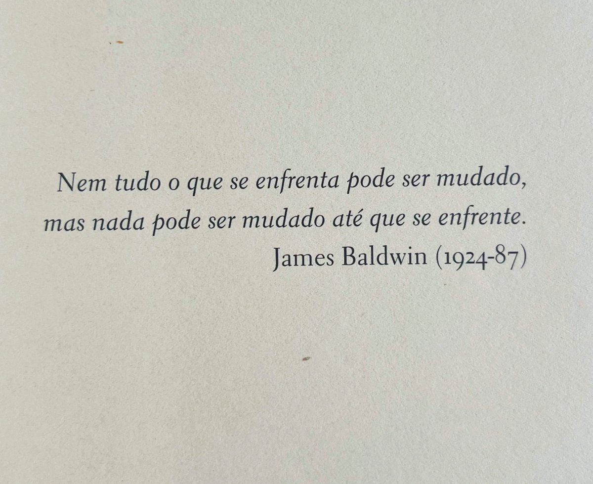 RicardoLombardi's tweet photo. Que o ano de 2026 seja leve. Vamos em frente. Esperamos vocês aqui no sebo a partir do dia 6.

Epígrafe de “Sr. Loverman”, de Bernardine Evaristo. https://t.co/egDlSFzLnT
