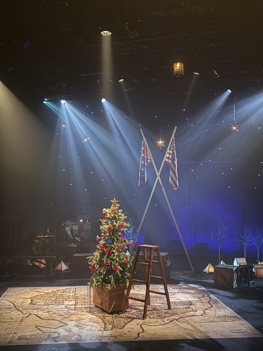 krkm0t0's tweet photo. 今年終わる前に書かなきゃ!!
12/28 マチネ 『A Civil War Christmas』
Eちゃんが出演している音楽劇を観てきました!
クリスマス感🎄たっぷりな空間で良い雰囲気出てて客席と舞台の距離が近いのも良かったです。
Eちゃんの歌声、お芝居最高でした!
#シビクリ2025
#MARIAE
#Eちゃん https://t.co/3RojCFPDdH