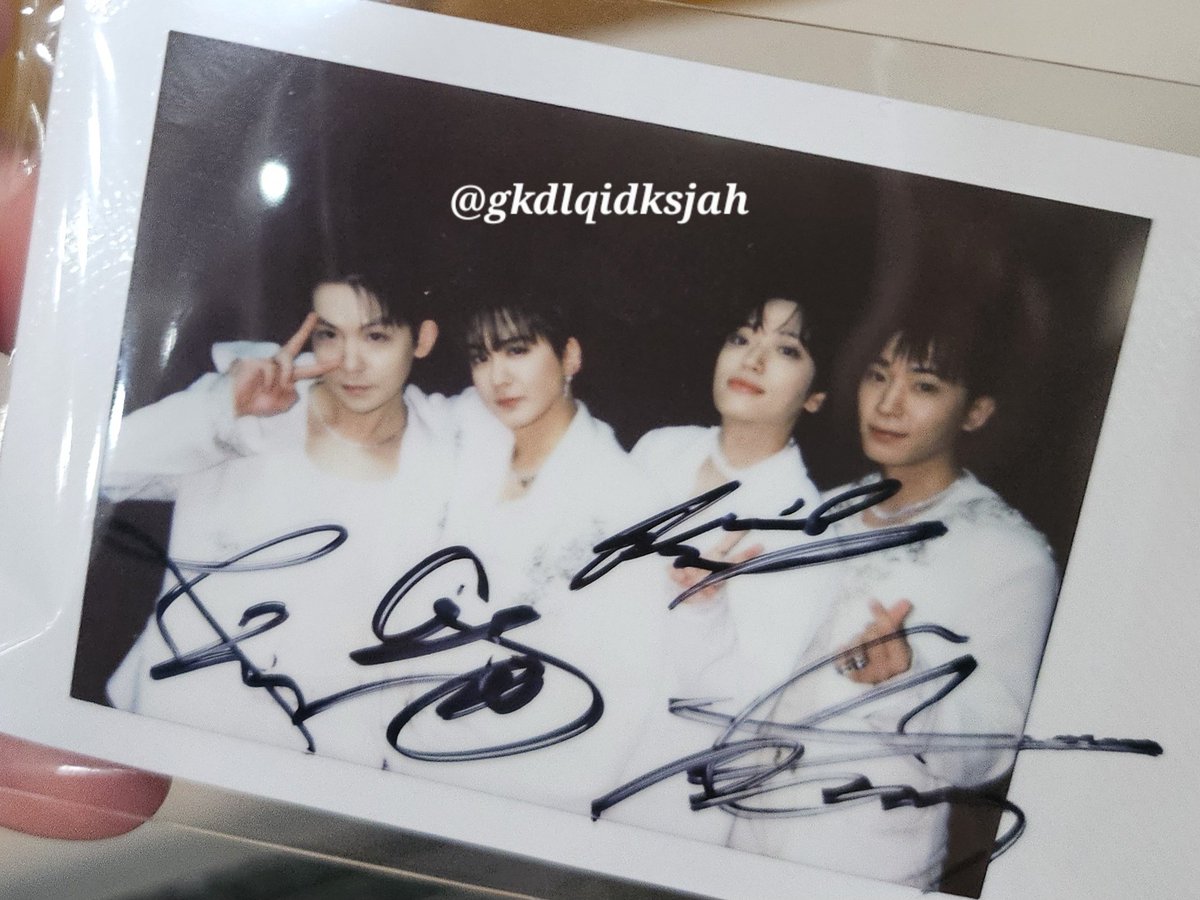 오늘 착장으로 찍어다준다는게 단체 싸폴일줄은 몰랐네...