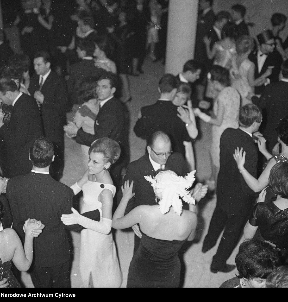 ipngovpl_eng's tweet photo. 📷New Year's Eve celebrations in Communist Poland. Images taken from the #IPNArchive and @NAC_GOV_PL. https://t.co/NyZcfSaFgP