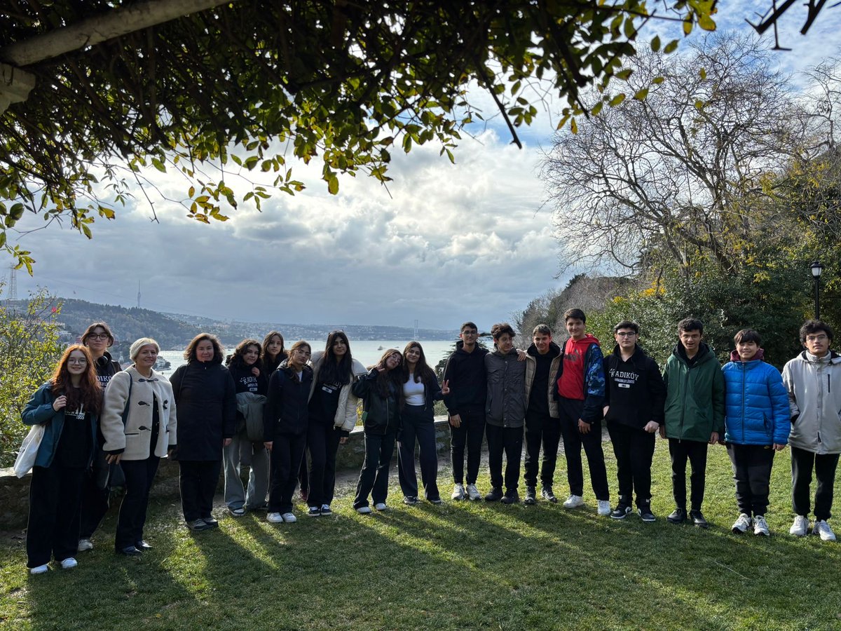 Hazırlık sınıfı öğrencilerimiz, matematik öğretmenimiz Nilgün Büyüklü eşliğinde KALculus için Boğaziçi Üniversitesi Matematik Öğretmenliği Bölümüne araştırma ve röportaj gezisi gerçekleştirdi. Emeği geçen öğretmenimize teşekkür ederiz.

#Kal  #KALculus #BoğaziçiÜniversitesi