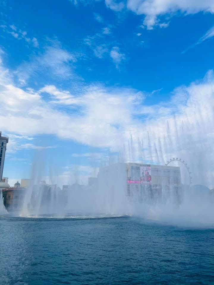 Sunlit splashes, blue skies, and water dancing freely in front of the iconic Bellagio. ❤️☺️😍

Proof that even in broad daylight, Las Vegas knows how to put on a show. 🇺🇸💕❄️⭐️

#LasVegas #Nevada #USA