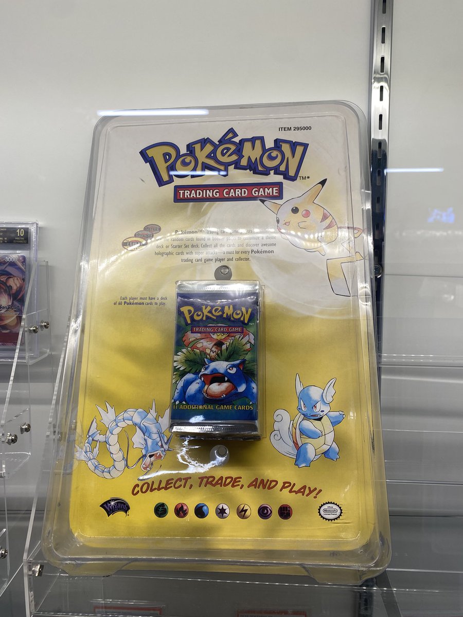 ry3bread_'s tweet photo. someone give me $5000000000000 for pokémon cards please https://t.co/Txi4nLaj0J