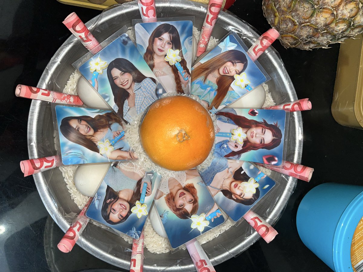 Devz_Lim's tweet image. Before 2025 ends, I just want to say thank you so much, BINI. You don’t know how thankful I am—you truly got me through this year. Mahal ko kayo palagi 🫶 Wishing you a 2026 full of love, joy, and hope, plus more achievements and blessings ♾️🌸 Happy New Year!